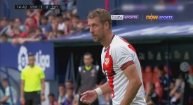 队长降薪坚守，延期支付显忠诚：球队逆境中的团队精神之光